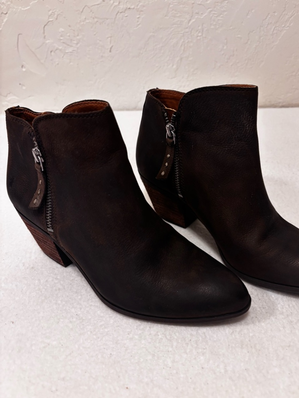 Frye Judith Zip Bootie Brown Leather Size 7 Double Zip Block Heel